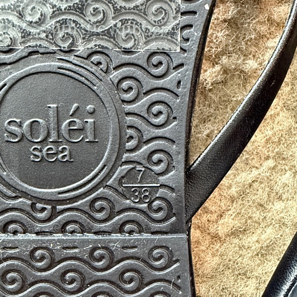 Solei Sea Black Flip Flops - Picture 3 of 3